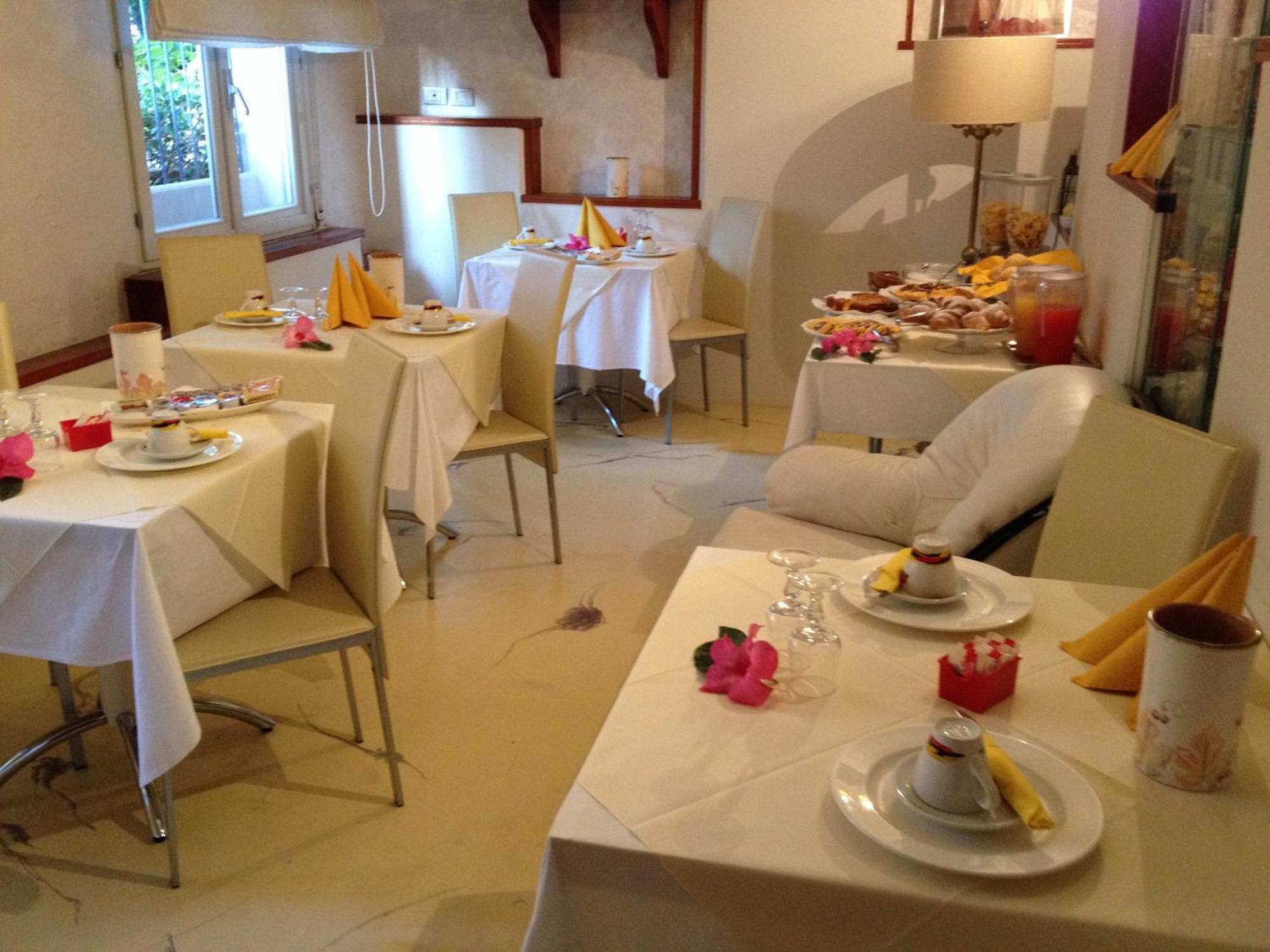 Hotel Derby Bellaria-Igea Marina Buitenkant foto