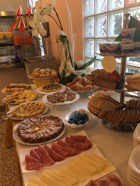 Hotel Derby Bellaria-Igea Marina Buitenkant foto