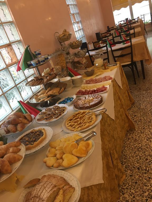 Hotel Derby Bellaria-Igea Marina Buitenkant foto