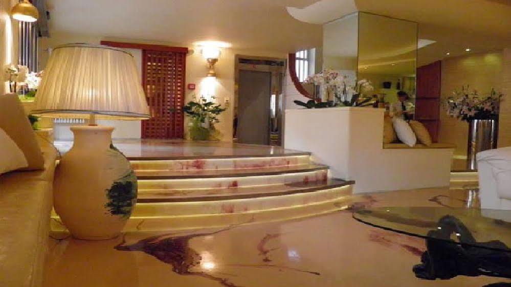 Hotel Derby Bellaria-Igea Marina Buitenkant foto